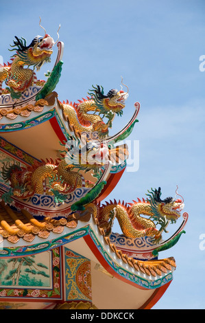 Drachen bewachen chinesischen Tempel in der Provinz Ang Sila Chonburi Thailand Stockfoto