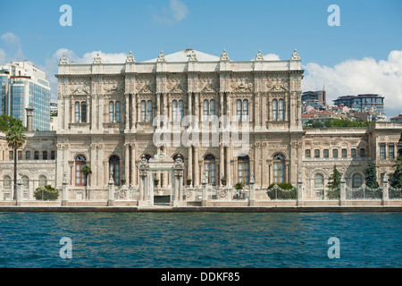 Dolmabahce Palast am Bosporus in Istanbul Türkei Stockfoto