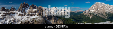 Panoramablick auf die Dolomiten mit Monte Cristallo, Monte Sorapis und Misurina See, Cadore, Veneto, Italien Stockfoto