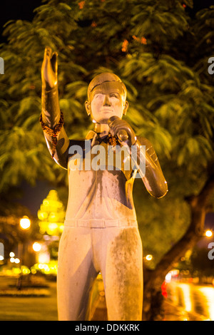 Statue des ermordeten Gewerkschaftsführer Chea Vichea, Phnom Penh, Kambodscha. Stockfoto