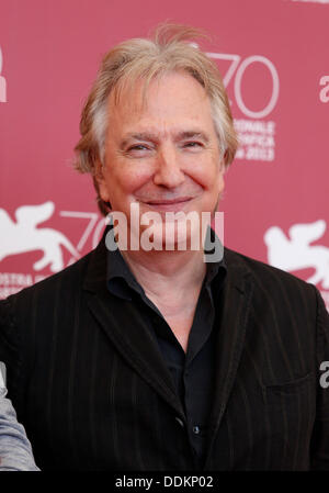 ALAN RICKMAN UNE PROMESSE PHOTOCALL 70. Venedig FILM FESTIVAL LIDO Venedig Italien 4. September 2013 Stockfoto