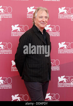 ALAN RICKMAN UNE PROMESSE PHOTOCALL 70. Venedig FILM FESTIVAL LIDO Venedig Italien 4. September 2013 Stockfoto