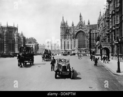 Altes Schloss Hof in Richtung Whitehall, Westminster, London, c 1920s Künstler: Unbekannt Stockfoto