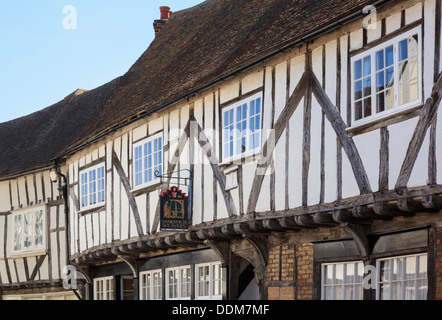 Sandwich-Weber anmelden halben mittelalterlichen Fachwerkhaus am Strand Street, Sandwich, Kent, England, UK, Großbritannien Stockfoto