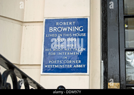 blaue Plakette markiert ein Haus Robert browning aus dem Leib Internierung in der Westminster Abbey im Jahre 1889 entfernt wurde. Stockfoto