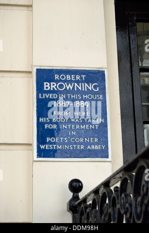 blaue Plakette markiert ein Haus Robert browning aus dem Leib Internierung in der Westminster Abbey im Jahre 1889 entfernt wurde. Stockfoto