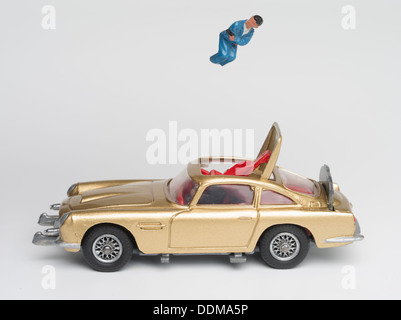 Corgi Toys (261)-Cast Model of James Bond's Aston Martin DB5 in Goldfinger mit Schleudersitz produziert im Jahr 1965 Stockfoto