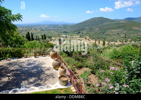 Die Aussicht auf Ruinen in antiken Messene (Messenien), Peloponnes, Griechenland Stockfoto