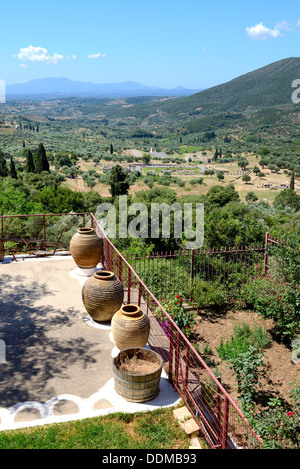 Die Aussicht auf Ruinen in antiken Messene (Messenien), Peloponnes, Griechenland Stockfoto