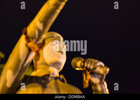 Statue des ermordeten Gewerkschaftsführer Chea Vichea, Phnom Penh, Kambodscha. Stockfoto