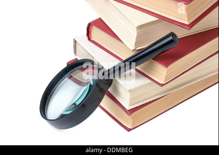 Stapel von Büchern und Lupe isoliert Stockfoto