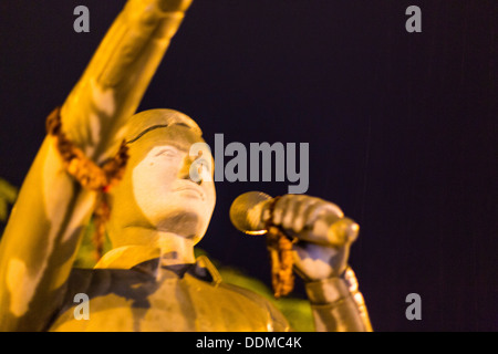 Statue des ermordeten Gewerkschaftsführer Chea Vichea, Phnom Penh, Kambodscha. Stockfoto