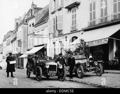 1909 Daimler und 1908 Rolls-Royce Silver Rogue, Frankreich, Oktober 1908. Artist: Unbekannt Stockfoto