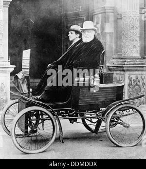 Lord Salisbury an Bord einer Lokomobile Dampf Auto, (c 1902?). Artist: Unbekannt Stockfoto