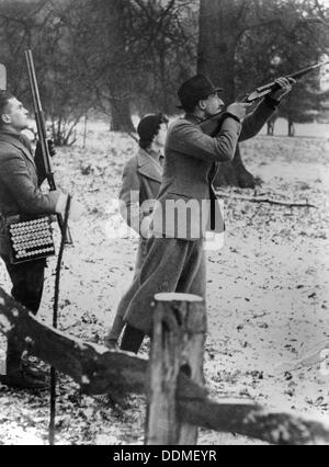 Earl of Shrewsbury, Miss Lane und ihre Fahrer auf einem Schießen, c 1946. Artist: Unbekannt Stockfoto