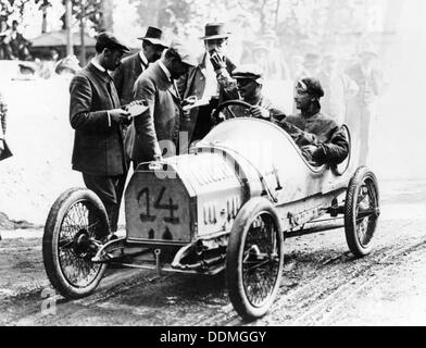 Bugatti Typ 13, die beim Grand Prix von Frankreich, Le Mans, 1911 konkurrierte. Artist: Unbekannt Stockfoto