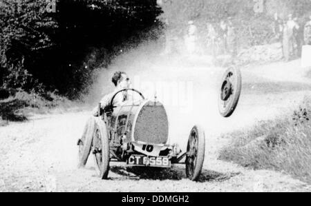 Raymond Mays Bugatti verliert ein Rad, (Anfang der 1930er Jahre?). Artist: Unbekannt Stockfoto