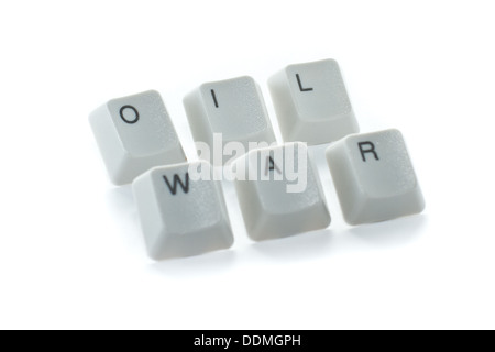 die Worte Öl Krieg geschrieben mit Tasten auf der Tastatur auf einem weißen Hintergrund isoliert Stockfoto