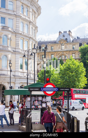 Eingang auf die Londoner U-Bahn in der Nähe von Trafalgar Square Stockfoto