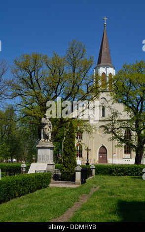 Pro Patria-Skulptur im kleinen Dorf Foldeak (Földeák) Südungarn Stockfoto