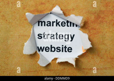 Strategie-Text in Papier-Loch Stockfoto
