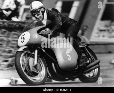 John Surtees gewann die Insel Man Junior TT, auf einer MV Agusta, 1959. Artist: Unbekannt Stockfoto