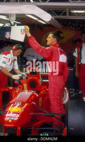 Michael Schumacher mit Ferrari, Grand Prix, Silverstone, Northamptonshire, 1997. Artist: Unbekannt Stockfoto