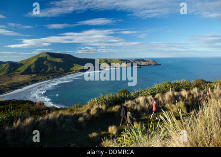 Touristen auf dem Weg zu The Chasm, Allans Beach und Mt Charles, Otago Peninsula, Dunedin, Otago, Südinsel, Neuseeland Stockfoto