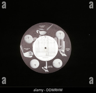 Runde Golf score Recorder, Amerikanische, c 1950 - c 1970. Artist: Unbekannt Stockfoto