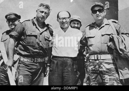 Menachem Begin (1913-1992), 6. Premierminister von Israel, während der sechs Tage Krieg, 1967. Artist: Unbekannt Stockfoto