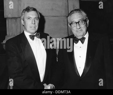 Jeremy Freedman, Vorsitzender von Glasgow JIA, mit Dr. Henry Kissinger, Politiker und Wirtschaftswissenschaftler. Artist: Unbekannt Stockfoto