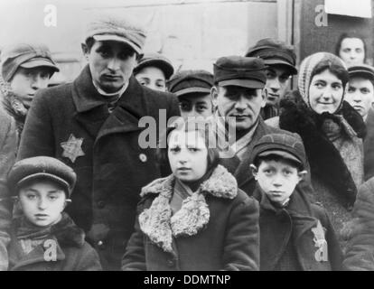 Juden tragen David Stern Abzeichen, das Ghetto Lodz, Polen, 1907-1909. Artist: Unbekannt Stockfoto