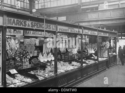 Marks & Spencer's in der Markthalle, Cardiff, 1901. Artist: Unbekannt Stockfoto