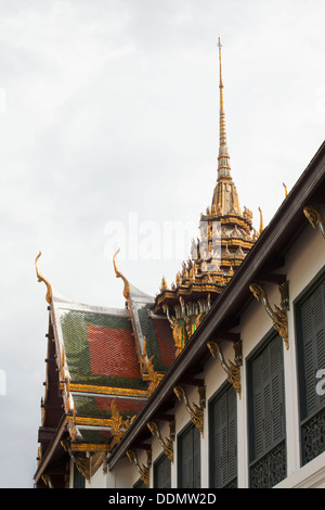 Tempel-Dach, Thai-Stil goldene schnitzen Tempel Dach Stockfoto