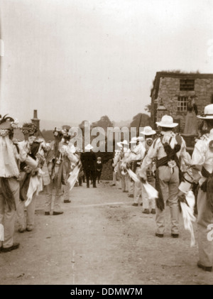 Winster Morris Dancers, Winster weckt, Derbyshire, 4. Juli 1908. Artist: Unbekannt Stockfoto