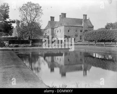 Batemans, Burwash, East Sussex, 1915. Künstler: Nathaniel Lloyd Stockfoto