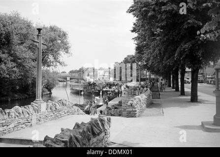 Blick entlang der Themse bei Windsor, Berkshire, c1945-c1965. Künstler: SW Rawlings Stockfoto