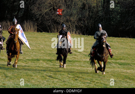 Ritter zu Pferd, während eine Nachstellung der Schlacht. Künstler: Geoffrey Davis Stockfoto