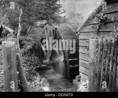 Alte Mühle, Chipping Campden, Gloucestershire, 1900. Künstler: Henry Verspottung Stockfoto