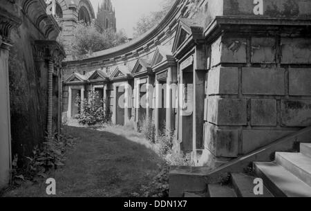 Die Katakomben, Highgate Cemetery in London, 1945-1980. Künstler: Eric de Maré Stockfoto