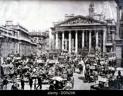 Gedrängten Straße Szene vor dem Royal Exchange, London, c1900. Artist: Unbekannt Stockfoto