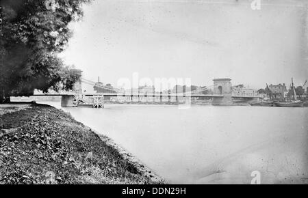 Hammersmith Bridge, Hammersmith, London, c1860-1883. Künstler: Henry Verspottung Stockfoto