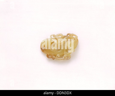 Gelbe Jade wies Anhänger mit kui Drachen, der Westlichen Han Dynastie, China, 206 BC-8. Artist: Unbekannt Stockfoto