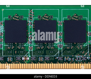 Teilweise Blick auf SDRAM DDR PC-Speichermodul. Close-up. Isoliert auf weißem Hintergrund. Stockfoto
