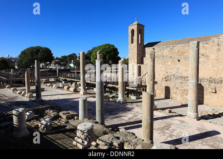 Zypern, Paphos Stadt, Gazibaf, historische Ausgrabungen, early Christian Basilica von Panagia Chrysopolitissa, Kreuzkuppelkirche des Stockfoto