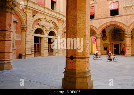 Italien, Emilia-Romagna, Bologna, Piazza Maggiore, Palazzo Comunale Hof Stockfoto