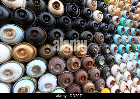 Zypern, Limassol, Lemesos, Haus-Wandbild leere Farbe Dosen Stockfoto