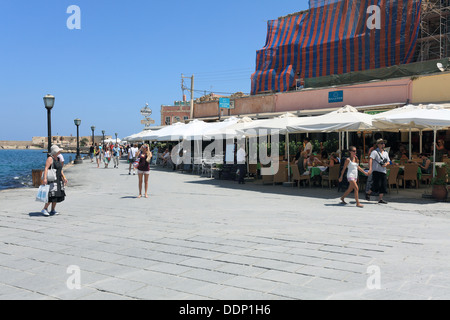 Einige der Hafenseite Tavernen in Chania (oder Hania), Kreta, Griechenland Stockfoto