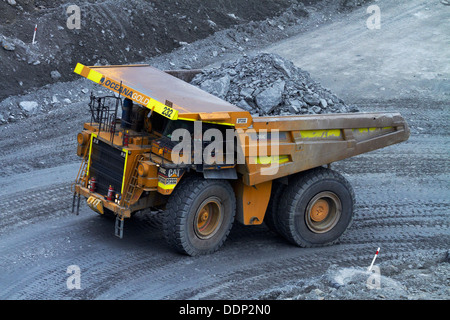 Riesigen Muldenkipper im Macraes öffnen Pit Goldmine, Macraes Flat, in der Nähe von Palmerston, East Otago, Südinsel, Neuseeland Stockfoto