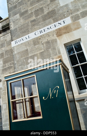 Des Portier Box & Straße unterzeichnen außen No1 royal crescent Museum in das UNESCO-Weltkulturerbe Stadt Bath, Somerset, Großbritannien Stockfoto